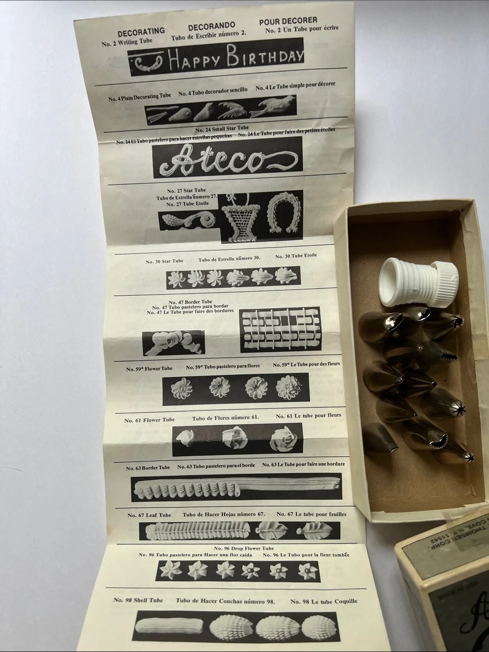 Vintage White Pastry Bag & Cake Decorating Tip Set
